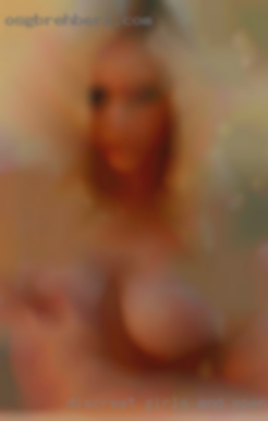 Discreet girls and open minded.
